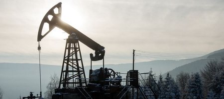 Нефть на максимумах, но рынок акций и рубль не реагируют