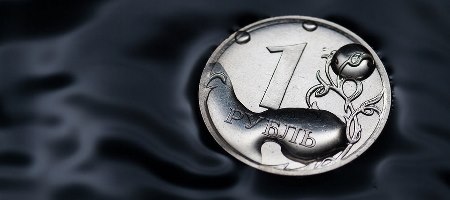 Рубль торгуется с оглядкой на нефть