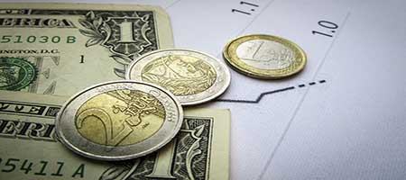 EUR/USD снижается к годовому минимуму